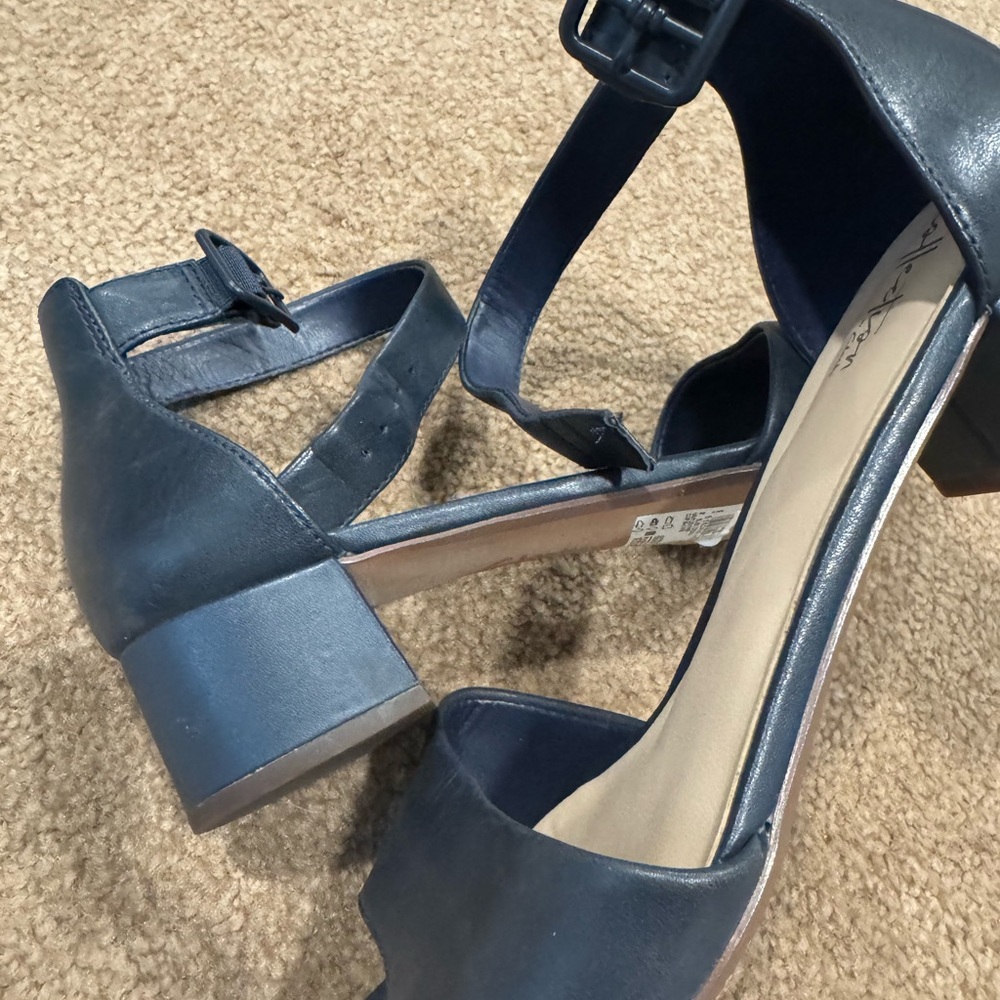 Clarks Navy Leather Sandals - Picture 4 of 4